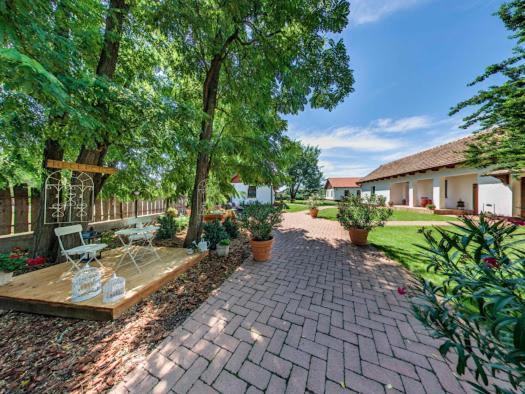 Toth Vendeghaz Es Apartmanhaz Ujfeherto Dış mekan fotoğraf