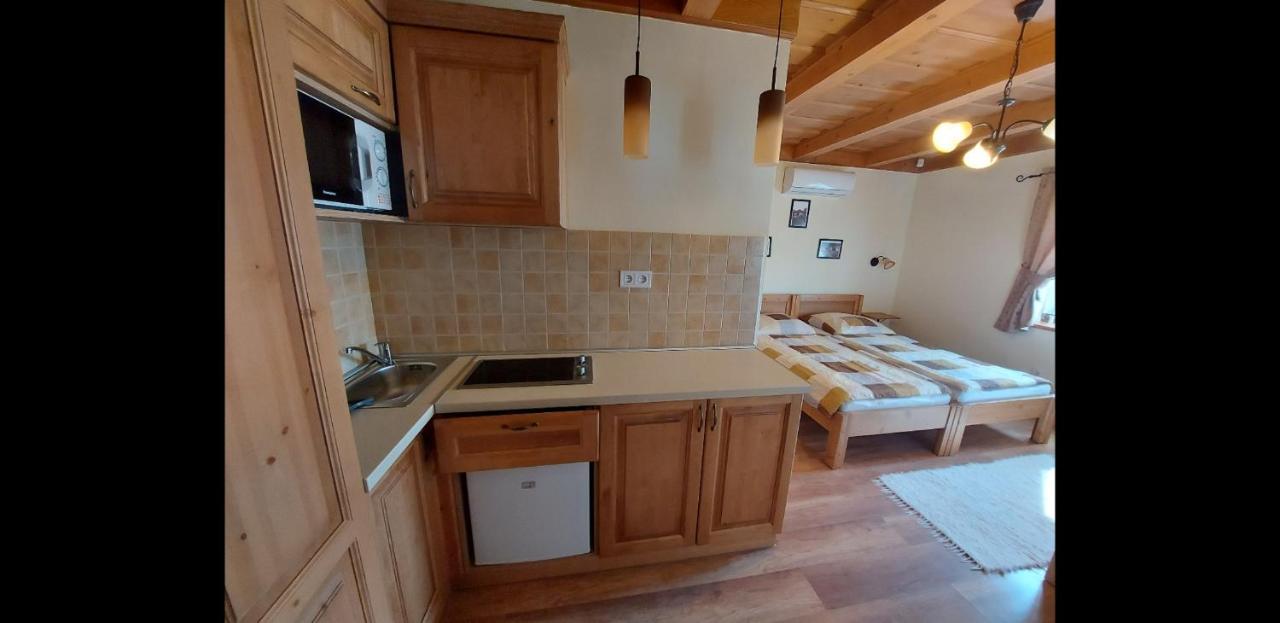 Toth Vendeghaz Es Apartmanhaz Ujfeherto Dış mekan fotoğraf