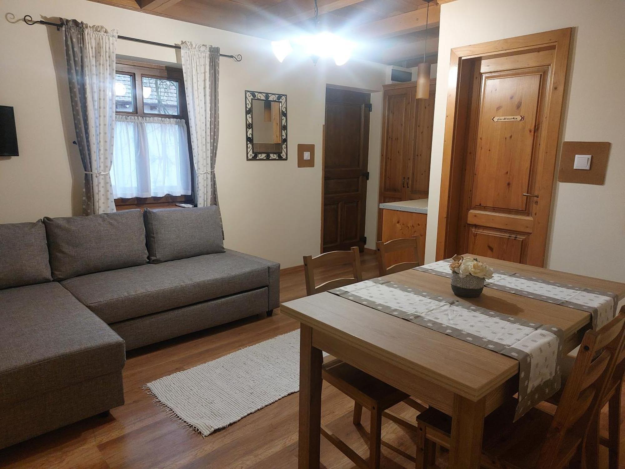 Toth Vendeghaz Es Apartmanhaz Ujfeherto Dış mekan fotoğraf