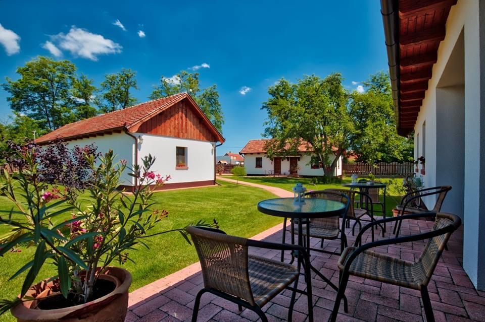 Toth Vendeghaz Es Apartmanhaz Ujfeherto Dış mekan fotoğraf