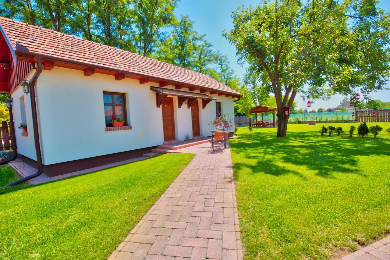 Toth Vendeghaz Es Apartmanhaz Ujfeherto Dış mekan fotoğraf